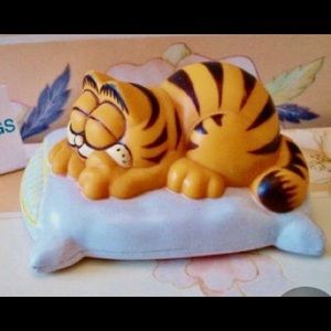 Small Garfield plastic figurine